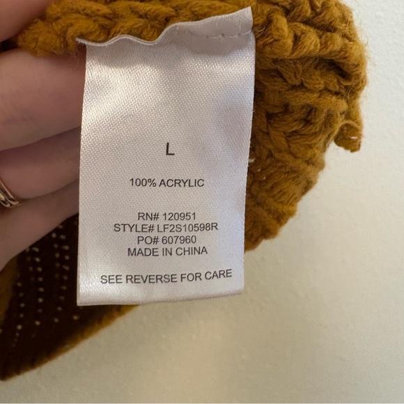 Olive & Oak Cable Knit High Neck Sweater Vest size Large - Picture 7 of 7